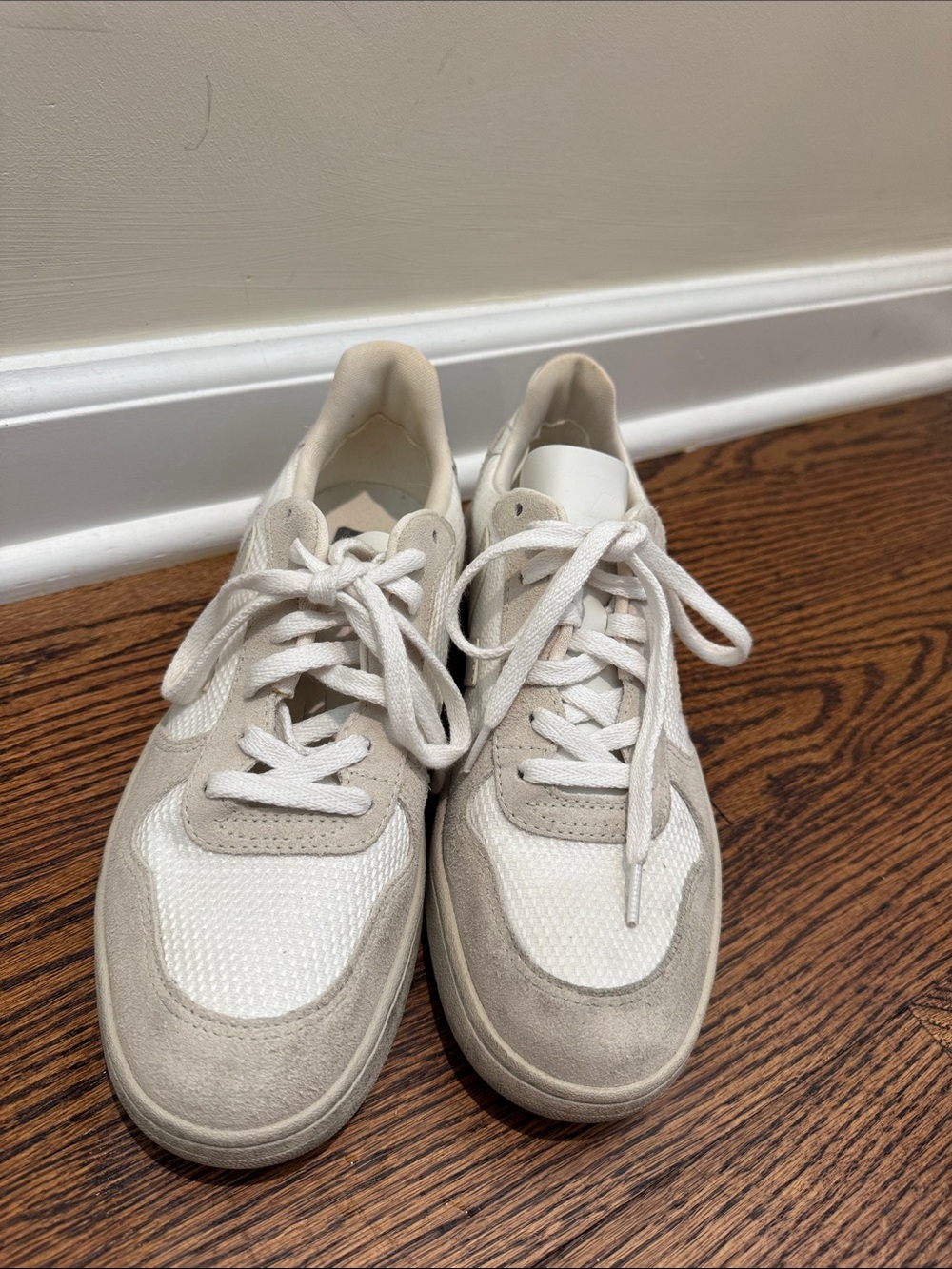 Veja White & Light Gray Casual Sneakers - 8.5 - Picture 2 of 6